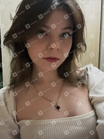 Проститутка Виолетта на фото анкеты: 21 год, Москва, Котловка, шатенка, 160 см, снимок 1