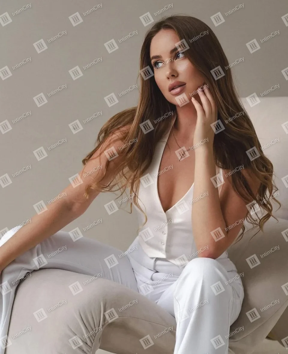 Галерея: проститутка Снежана, фото 2, 21 год, Москва, Люблино, стройная, шатенка, 168 см