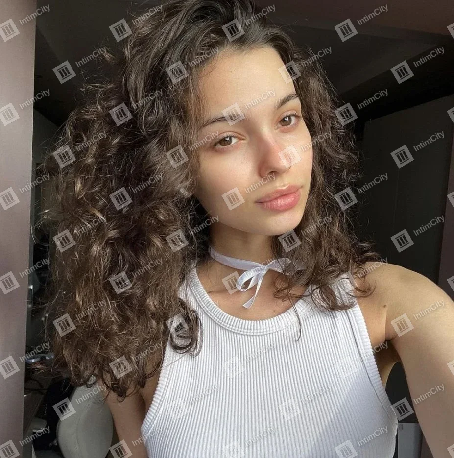 Проститутка Лариса на фото анкеты: 21 год, Москва, Тверской, стройная, шатенка, 168 см, снимок 2